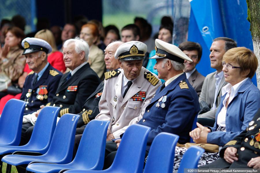 Сын за отцом: министр сельского хозяйства Николай Федоров посетил область