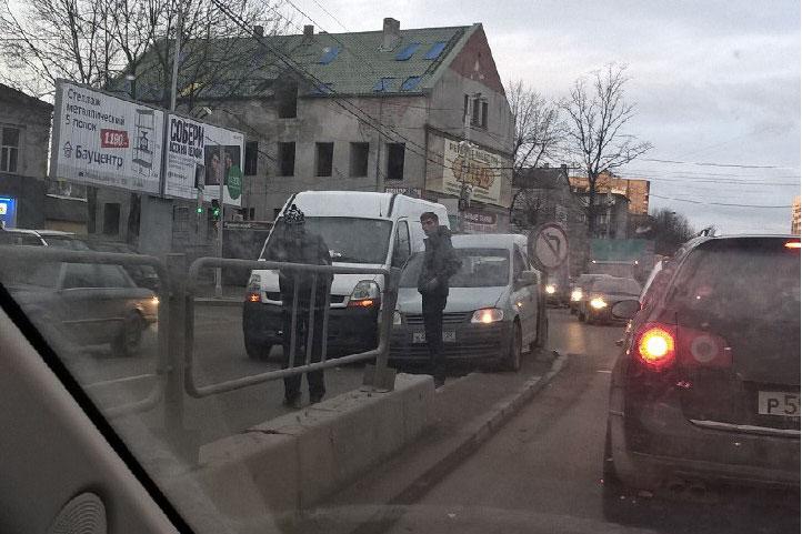 ДТП у Закхаймских ворот заблокировало утром движение по Московскому (фото)