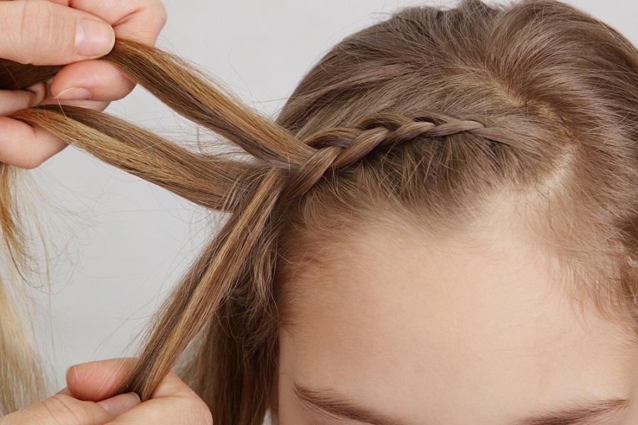 Пара косичек: две простые детские прически для утренника