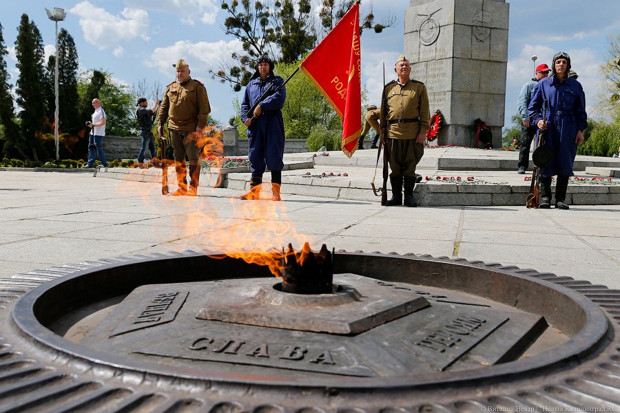 Своими силами: под Калининградом открыли мемориал воинам-мотоциклистам (фото)