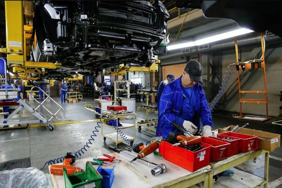 Завод «Рено» в России приостанавливает работу