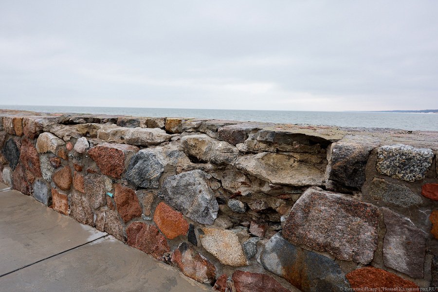 Тетраподы на куски: последствия шторма в Балтийске (фото)