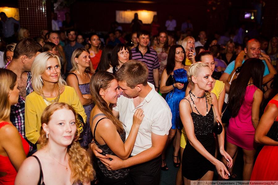 «Летняя музыка»: фоторепортаж с клубного концерта Полины Гриффис