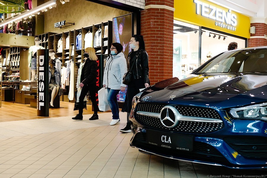 В масках и на дистанции: в Калининграде открылись торговые центры и парикмахерские
