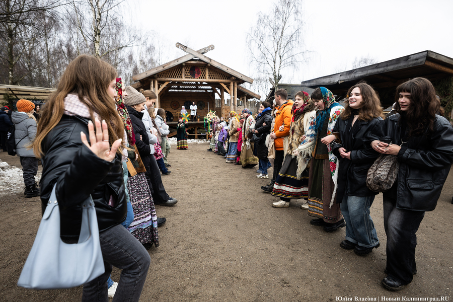 Блины, пляски и огонь: как отпраздновали Масленицу в поселении викингов «Кауп»