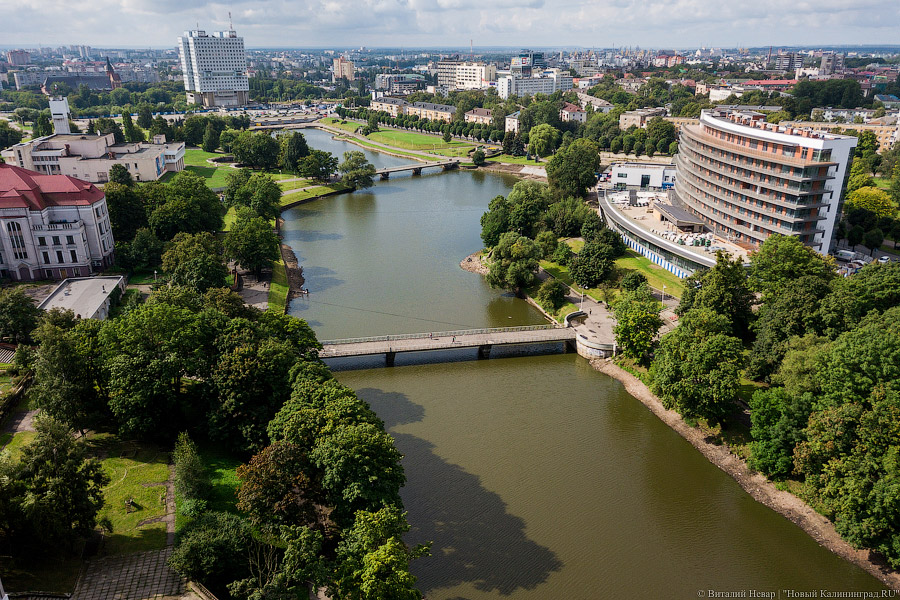 Нижнее сверху: набережная Нижнего озера перед ремонтом с высоты птичьего полёта