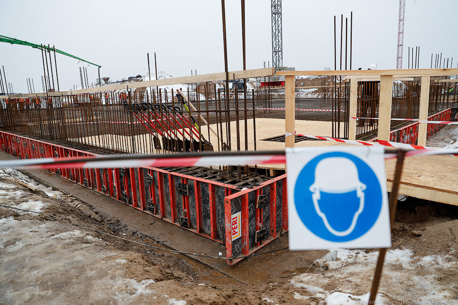 Без гостей из солнечных республик: что происходит на стройке онкоцентра (фото)