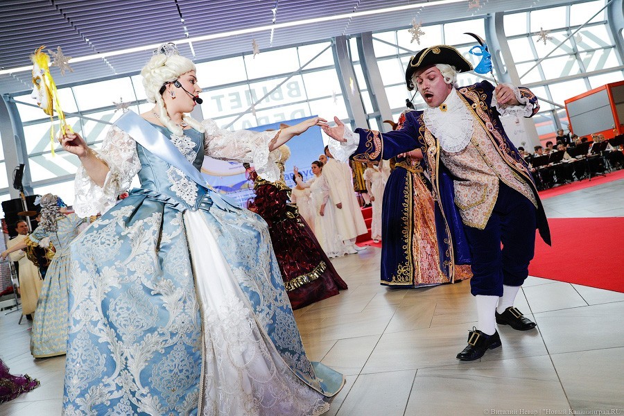 Кринолины в тумане: в «Храброво» дали бал в честь Елизаветы Петровны (фото)