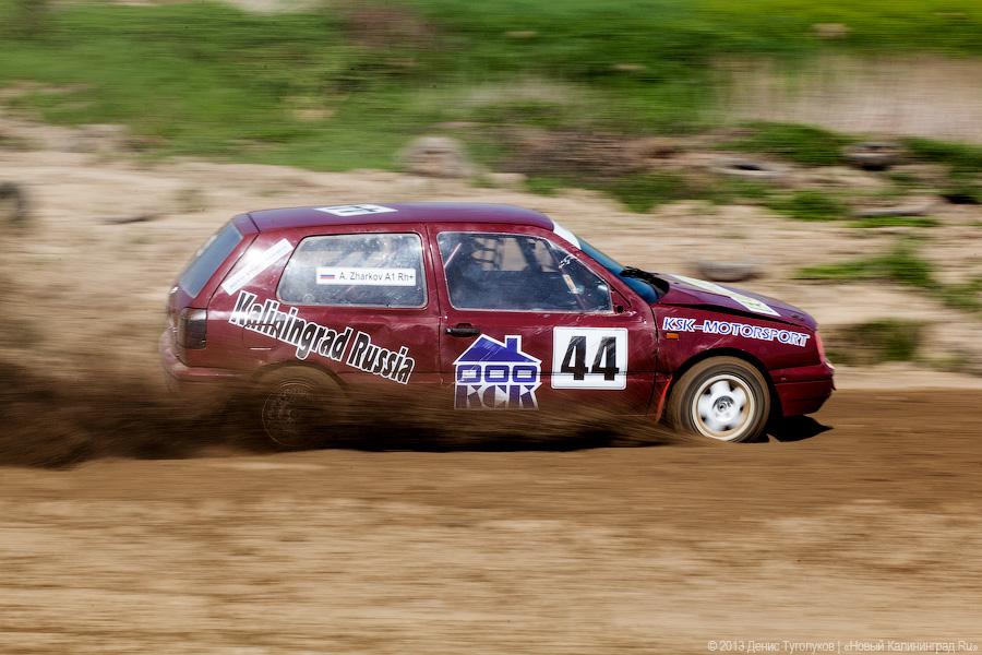 «С шумом и пылью»: фоторепортаж с соревнований по автокроссу