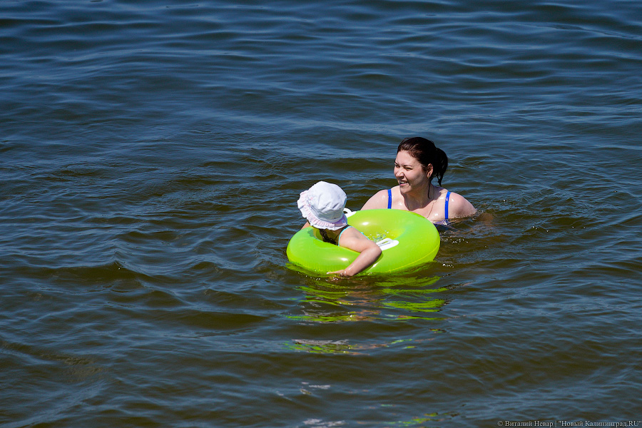 Тесные контакты: пляжи области в жаркие выходные были забиты туристами (фото)