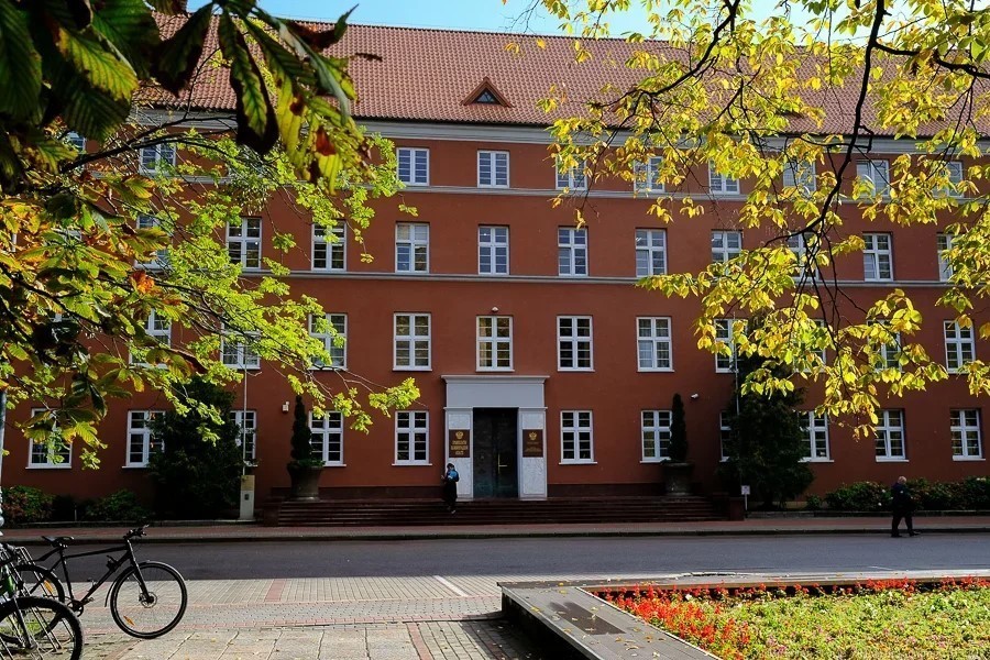 Стало известно, какой марки машину покупает за 4,3 млн автобаза правительства области