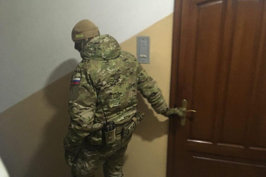 «Новые колёса»: в редакции находятся около 10 неизвестных мужчин в камуфляжах