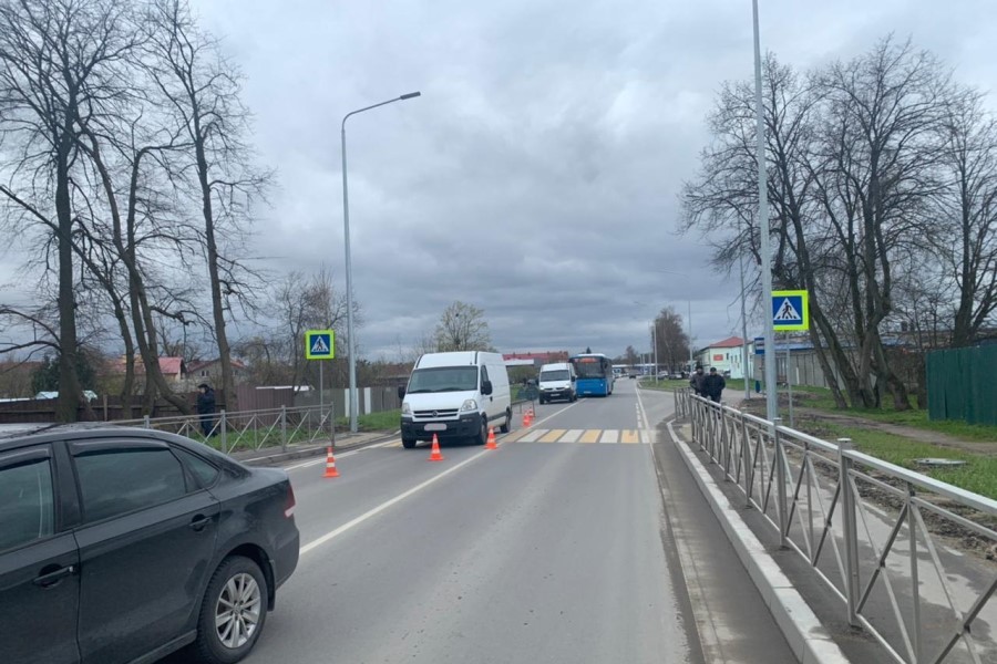 Под Гурьевском микроавтобус сбил 8-летнюю девочку