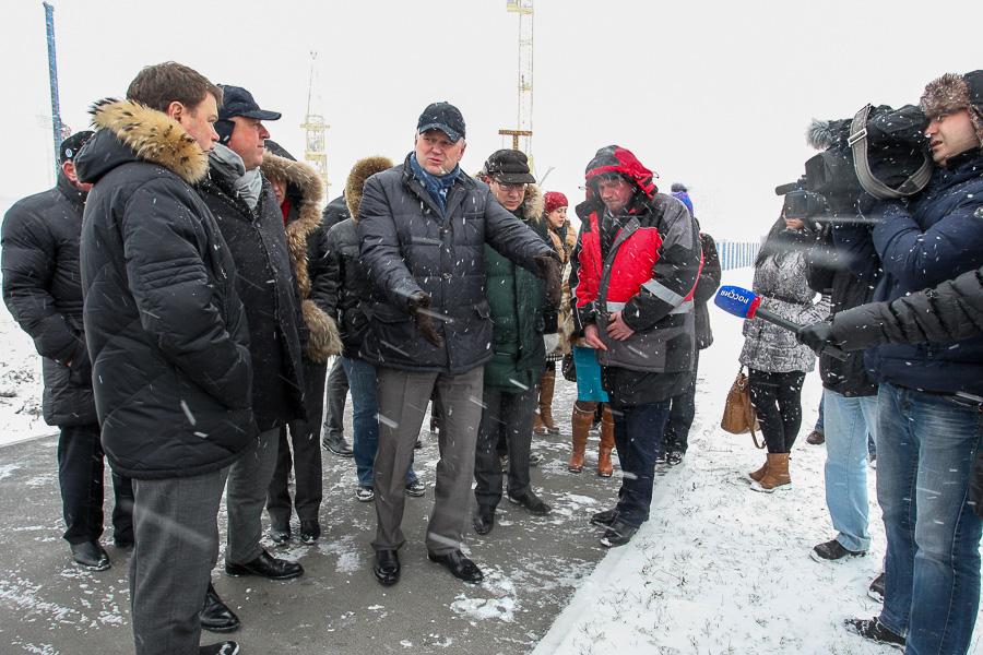 «Хоть что-то строится в срок»: Цуканов оценил дорожные работы на Сельме