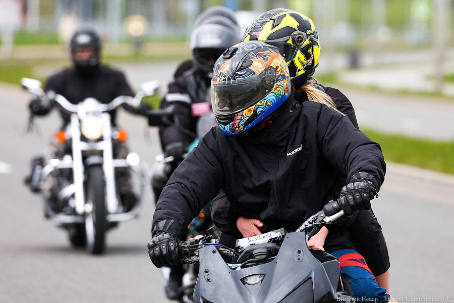 Дреды, шлемы и усы: в Калининграде официально стартовал мотосезон (фото)