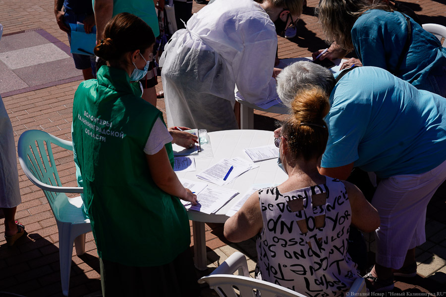 Кто последний на укол: в Калининграде образовались очереди на прививку от COVID