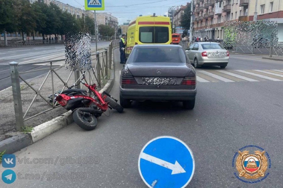 В ДТП на Ленинском пр-те пострадал несовершеннолетний водитель мопеда