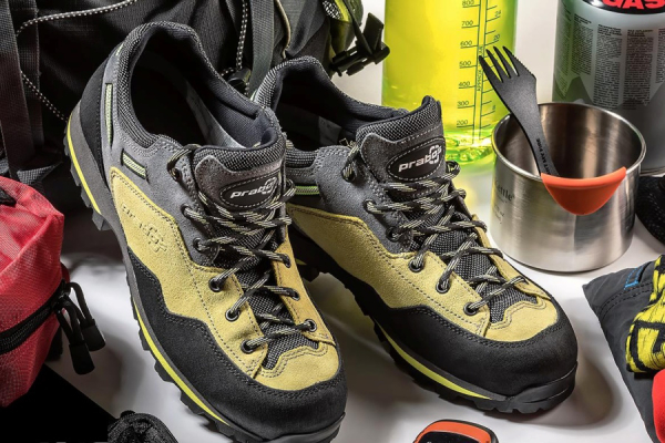 Магазины «Воин» дарят скидку 25% на всю обувь для прогулок, спорта, трекинга