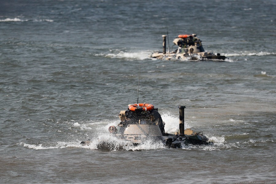 Берег в огне: на Балтфлоте отработали высадку морского десанта