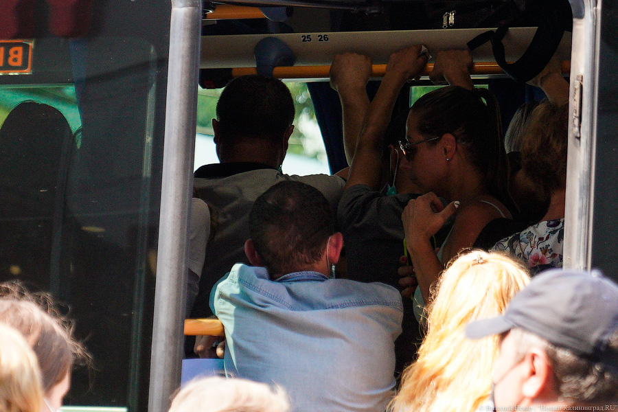 Не для слабаков: желающие уехать к морю штурмуют электрички и автобусы