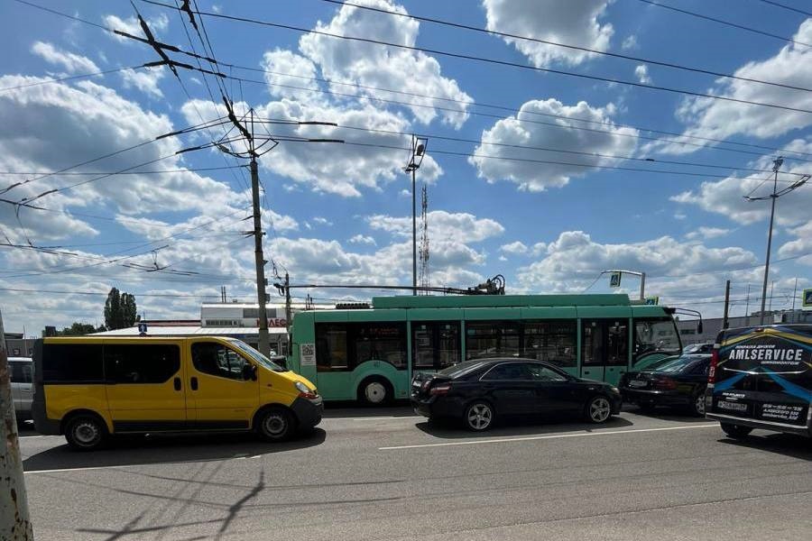 «Рено», «Тойота». «Мерседес»: в Калининграде произошло тройное ДТП с пострадавшим (фото)