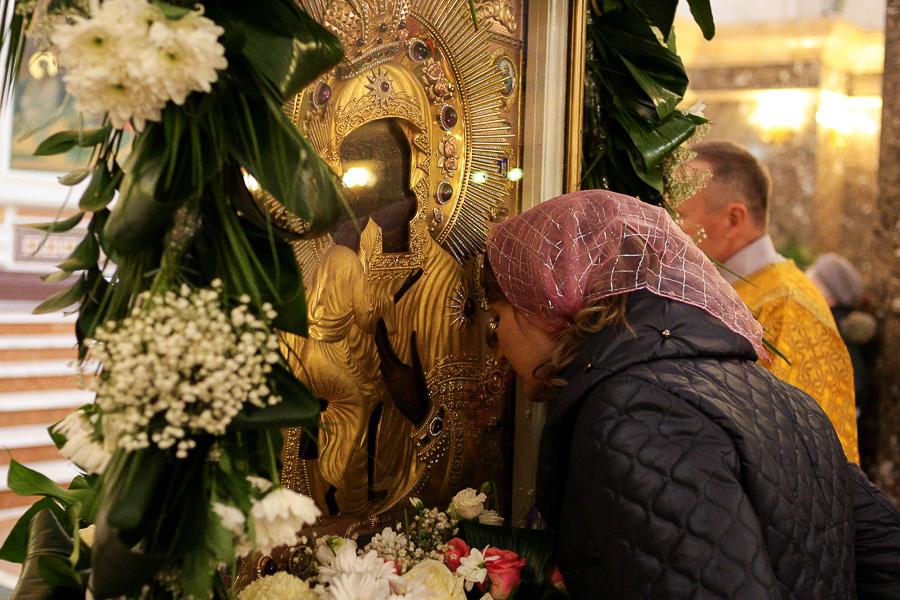 Семейная ценность: в Калининград привезли икону, покровительствующую браку и деторождению