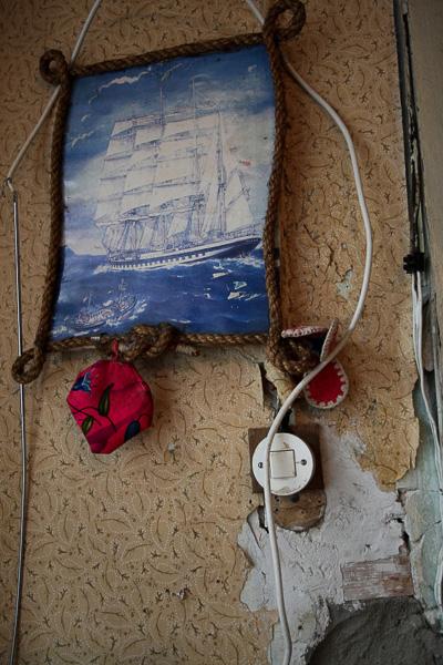 «Ладно, нас завалит, но детей?!»: власти Советска не спешат расселять аварийный дом