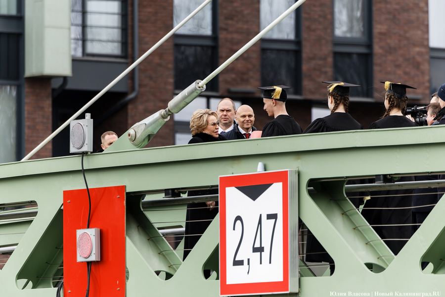 От музея до острова: как в Калининграде открывали Философский мост (фото)