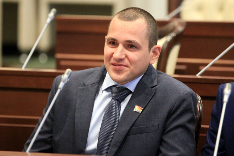 Подготовщик маляра Руслан Захаров уходит из Калининградской облдумы