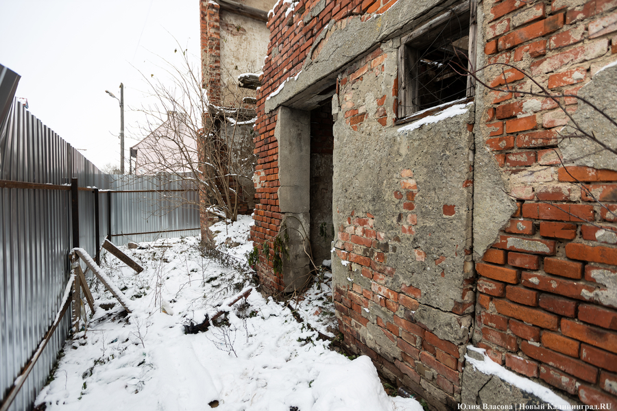 После 30 лет разрушений: в Железнодорожном готовятся к восстановлению фахверковых складов (фото)