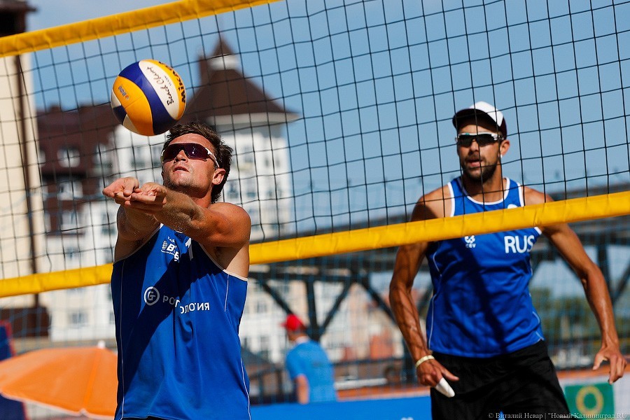 Лежали на пляже? Вот что было на песчаных кортах совсем рядом с вами (фото)