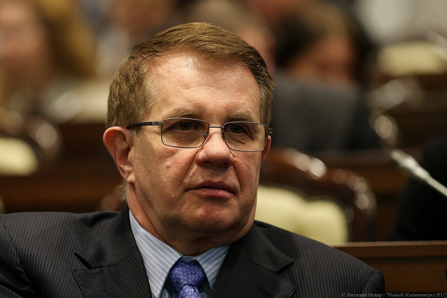 Путин подписал указ об отставке Леденева и Корниенко