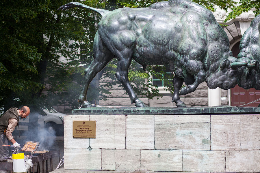 Служба охраны памятников: «Борющихся зубров» в Калининграде отремонтируют в этом году