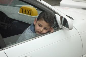 Таксистов обязали получать разрешение на работу