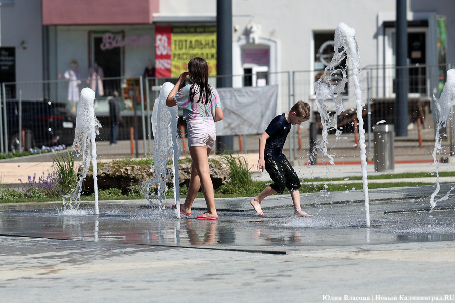 На площади у Дома искусств завершается благоустройство. Вот как она выглядит (фото)