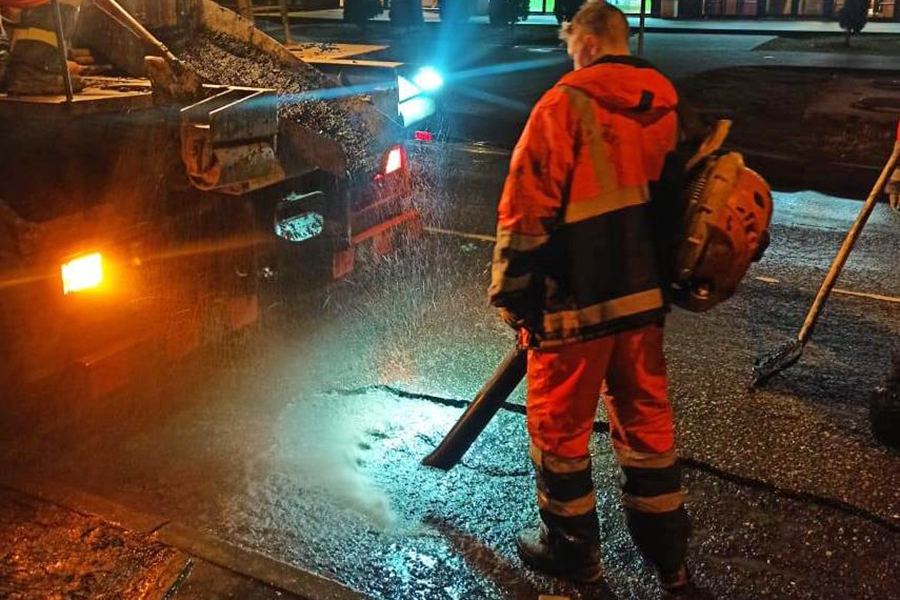 В Калининграде начали ремонтировать дороги «литым асфальтом» (фото)