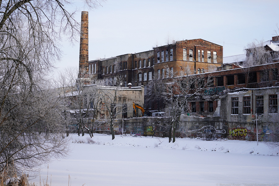«Система» рухнула: на Нижнем озере ликвидируют строения аварийного завода (дополнено) (фото)