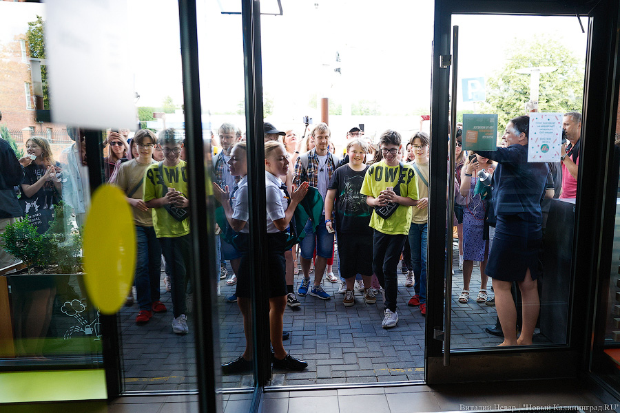 Очередь за жирами и углеводами: в Калининграде открылась замена «Макдоналдсу»