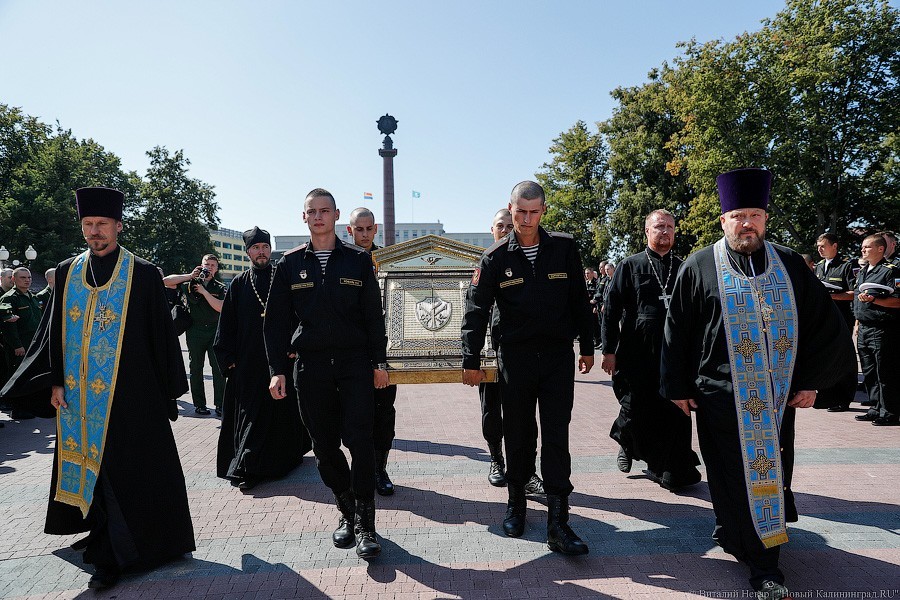 Образ апостола: в храм Христа Спасителя привезли главную икону ВМФ (фото)
