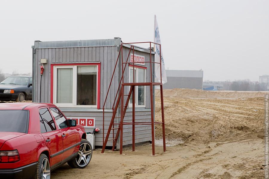 «МАН» бежит, земля дрожит: что происходит с дорогой к строящемуся стадиону на Острове