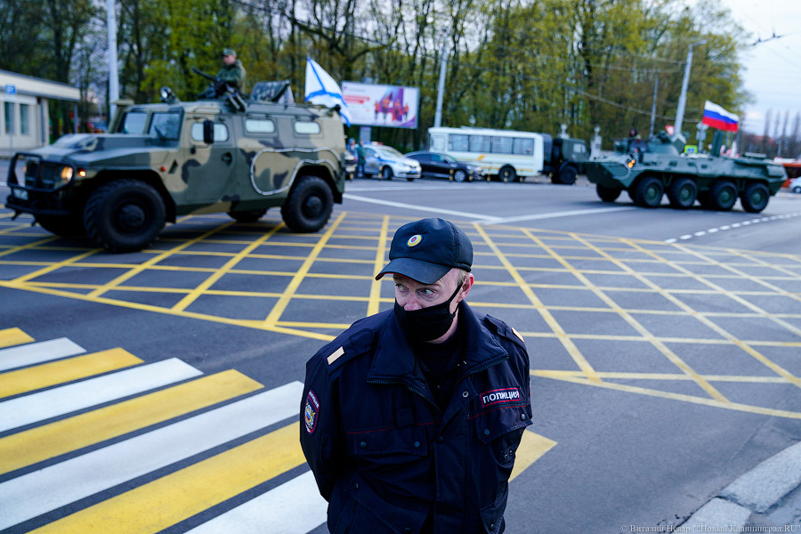 Вечерний марш: в Калининграде прошла репетиция парада Победы (фото)