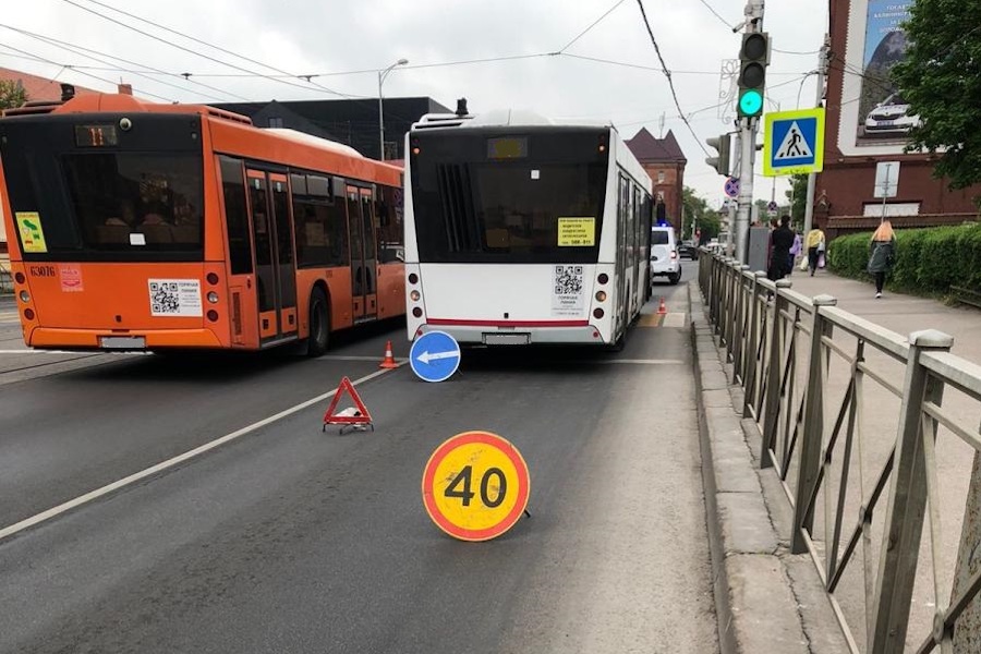 В центре Калининграда городской автобус сбил 84-летнего пенсионера (фото)