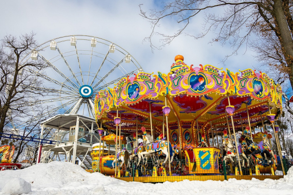 Открой сердце Новогодним приключениям с парком аттракционов «Юность»!