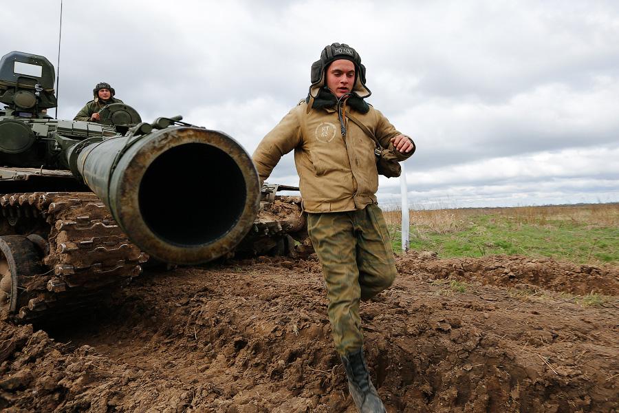 Быстрый и точный: в Калининградской области танкисты готовятся к биатлону