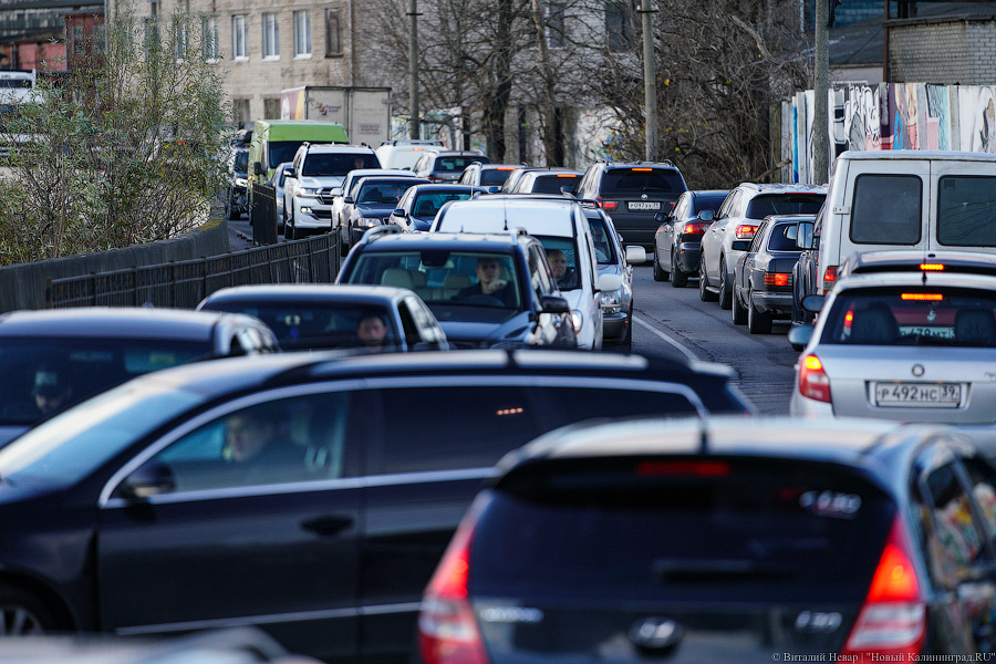Как одностороннее движение на Вагоностроительной остановило его на других улицах. Фоторепортаж 
