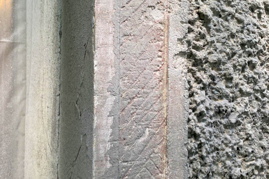 В доме-памятнике на Леонова во время ремонта нашли декор в стиле модерн (фото)