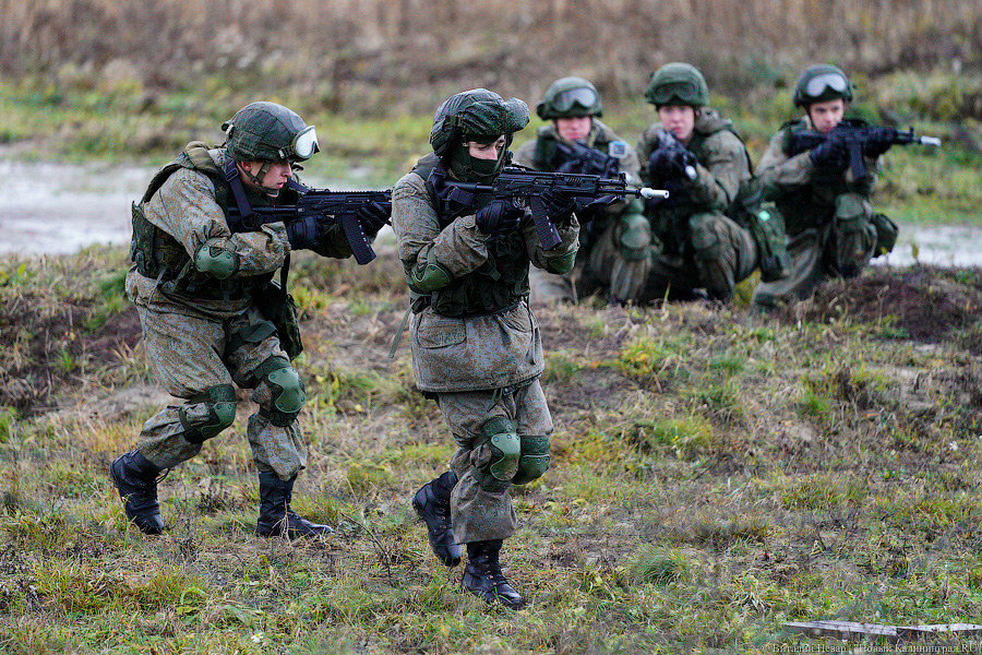 В условиях, приближенных к боевым: тренировка морпехов на психологической полосе препятствий