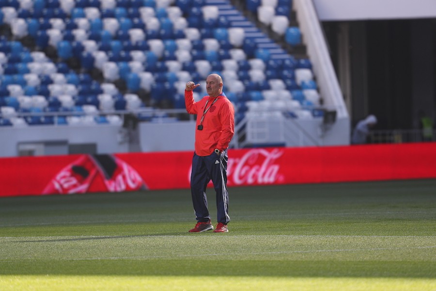 На поле все, кроме Дзагоева: тренировка сборной России в Калининграде (фото)