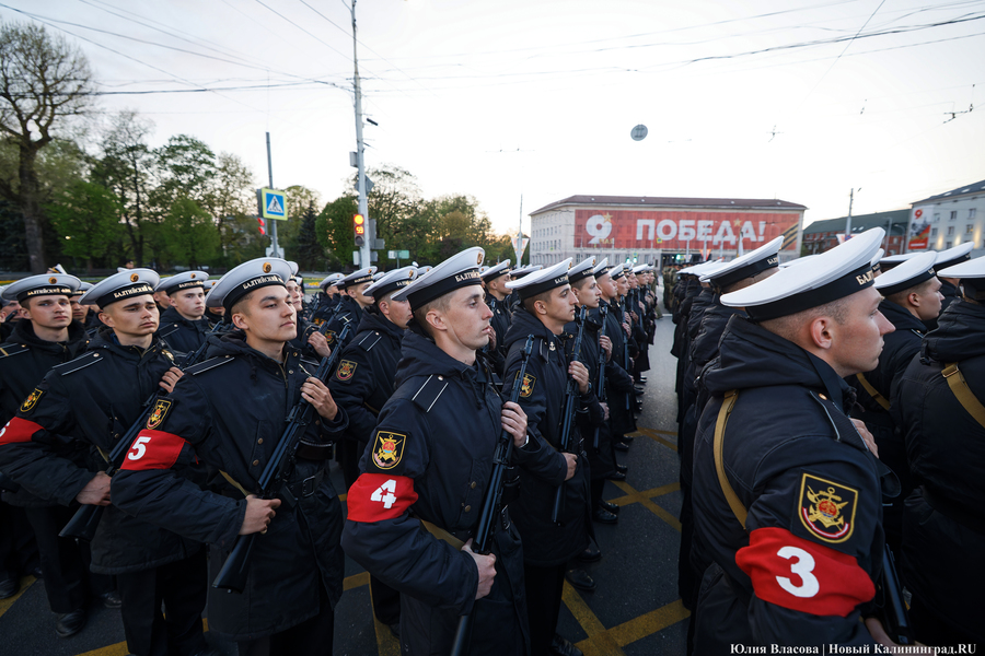 Другой формат по всей стране: в Калининграде прошла ночная репетиция парада Победы (фото)