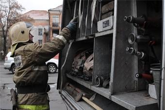 В Калининграде при пожаре в сараях спасен бомж
